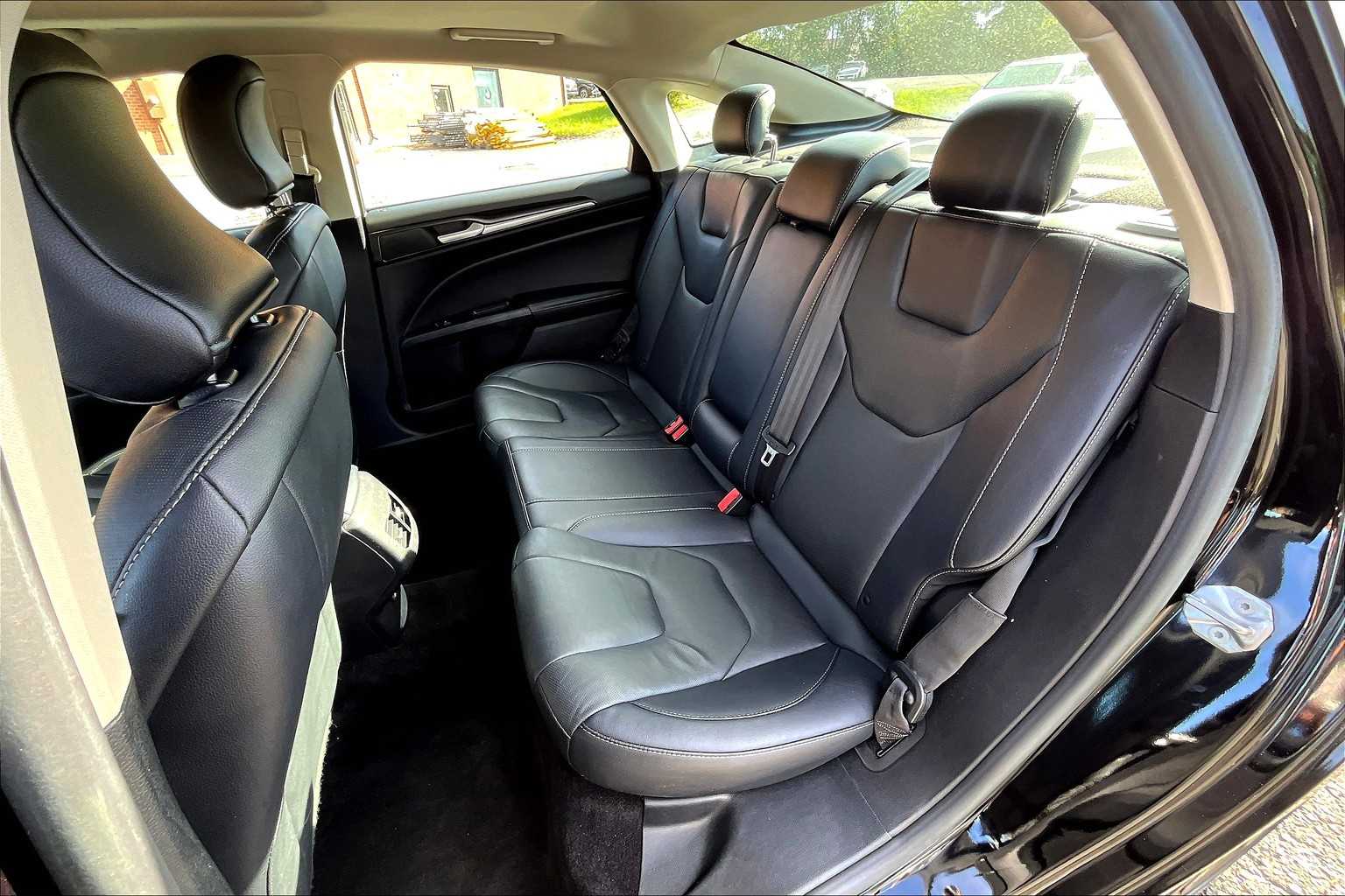 2019 Ford Fusion Hybrid Titanium photo 18