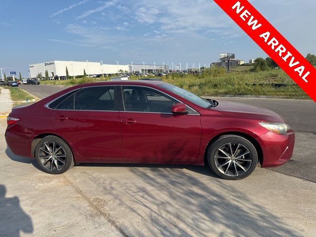 2016 Toyota Camry XSE photo 2