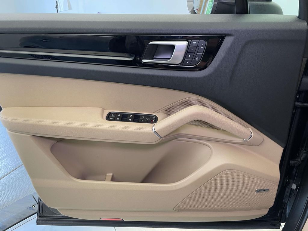 2022 Porsche Cayenne E-Hybrid Base photo 32
