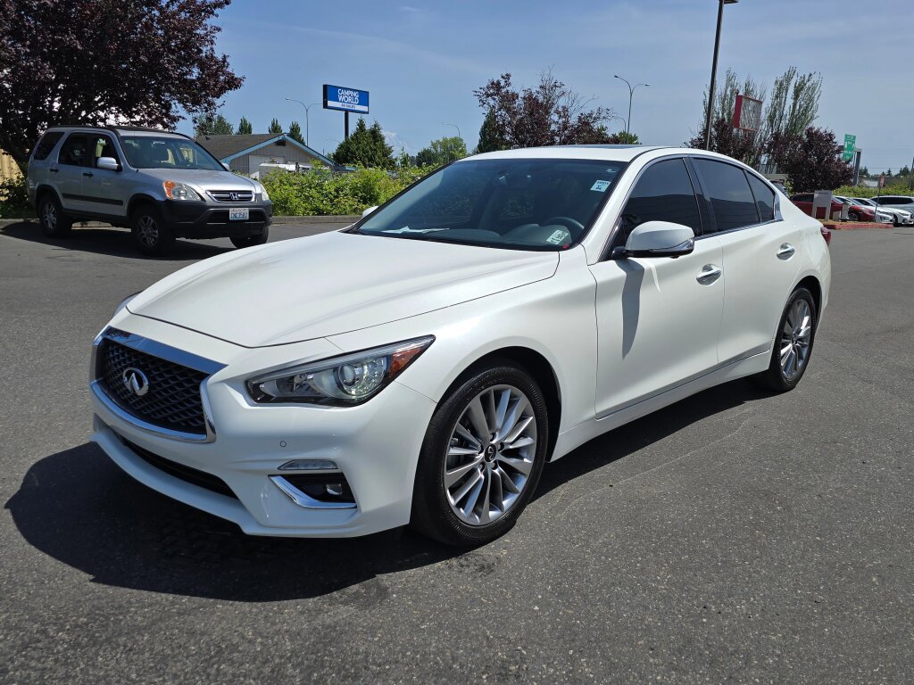 2024 Infiniti Q50 LUXE photo 2