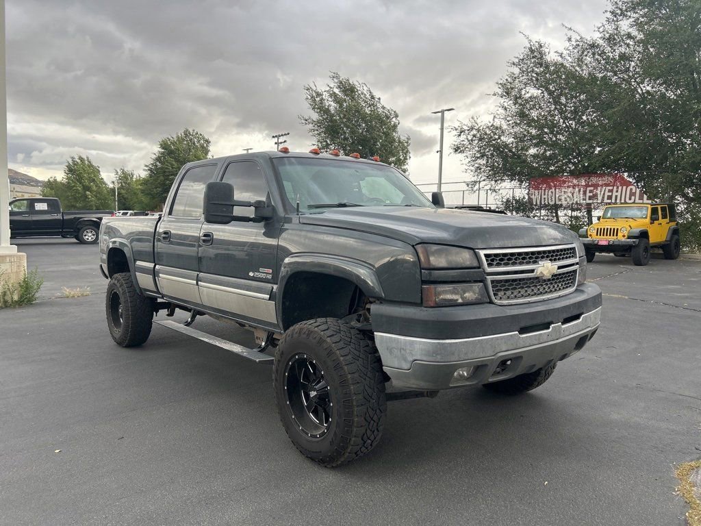 2005 Chevrolet Silverado 2500HD Base photo 2