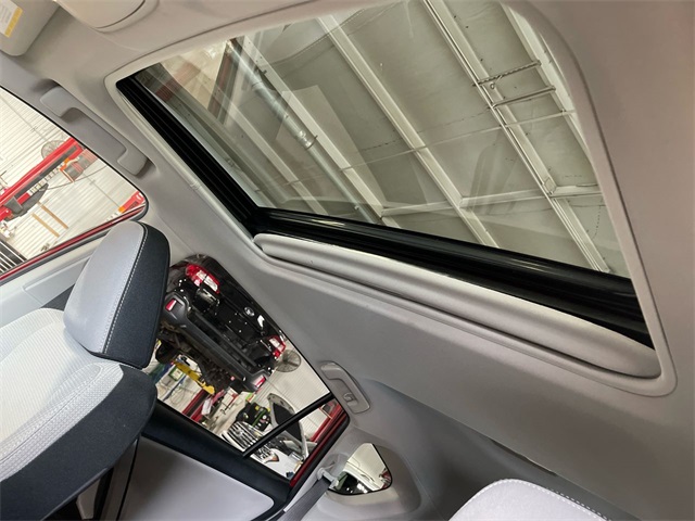 2018 Toyota RAV4 Hybrid XLE photo 19