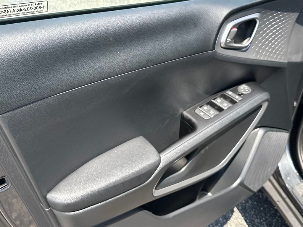 2025 Kia Soul S photo 7