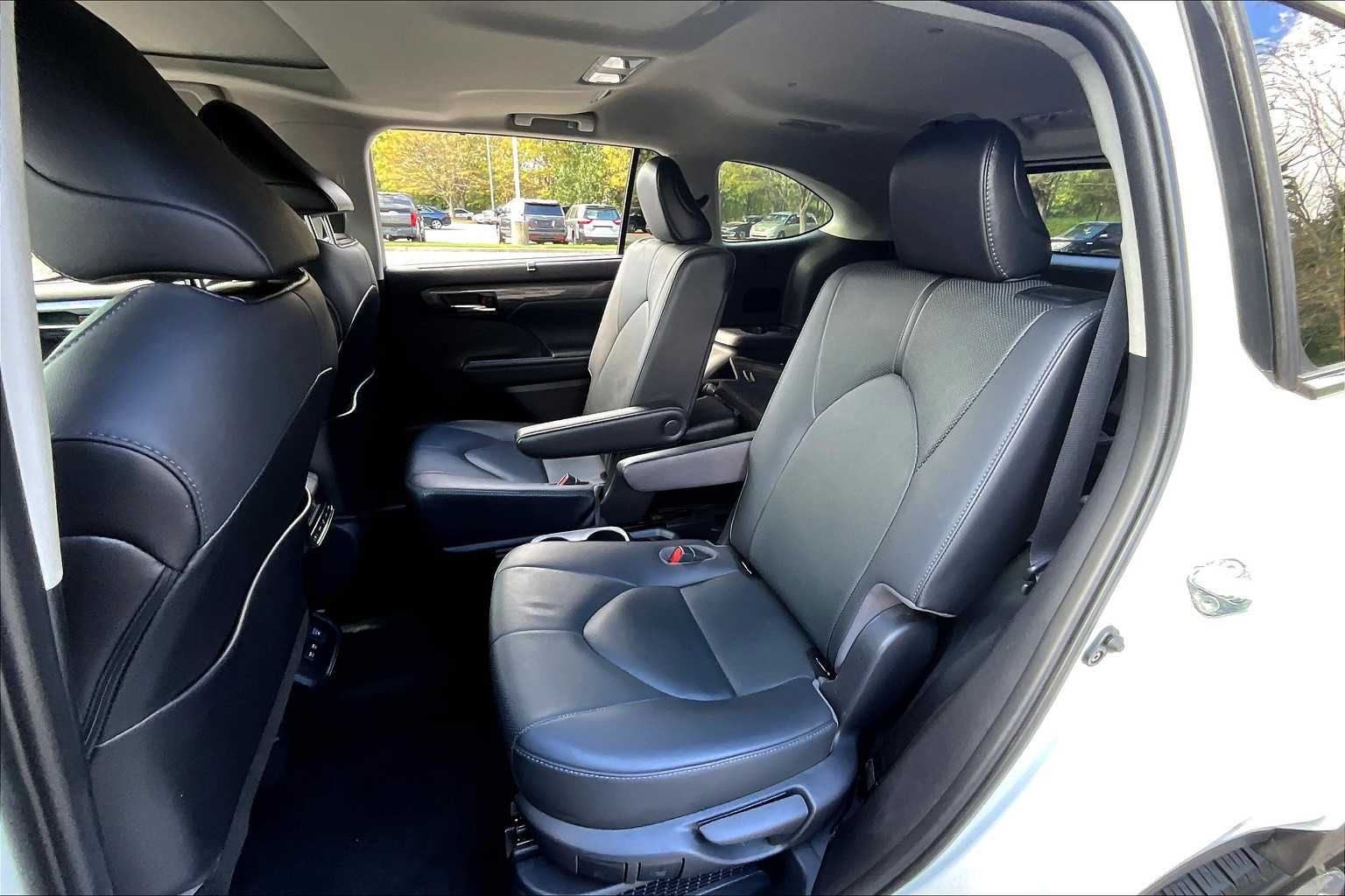 2021 Toyota Highlander Hybrid Limited photo 17