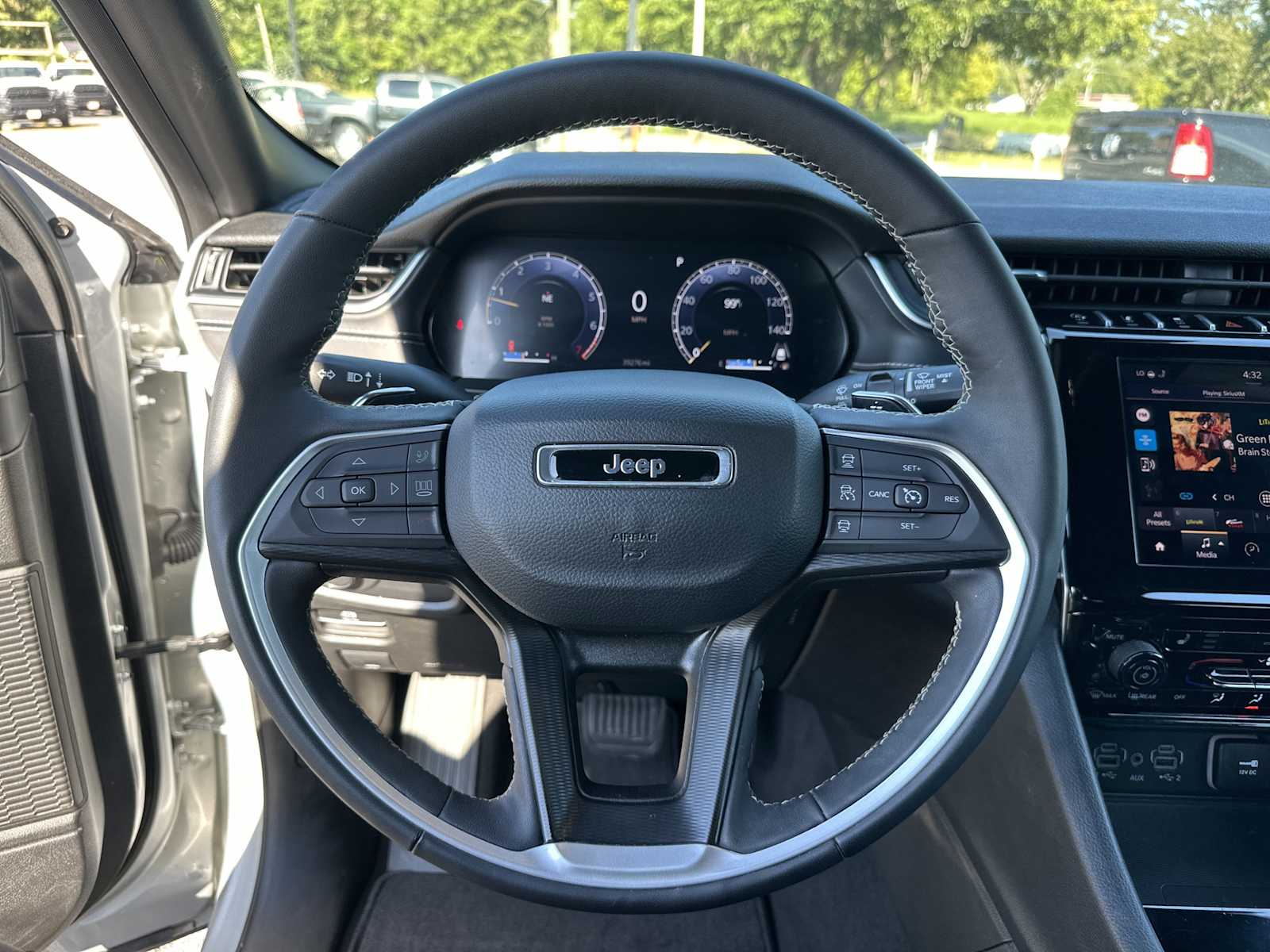2024 Jeep Grand Cherokee Altitude photo 29