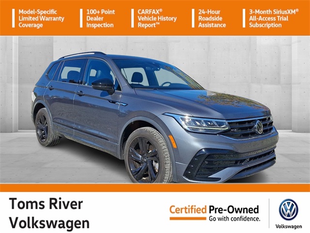 2023 Volkswagen Tiguan SE R-LINE BLACK's photo