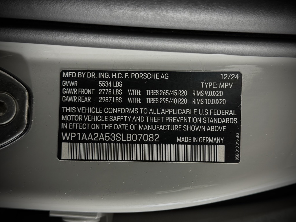 2025 Porsche Macan T photo 23