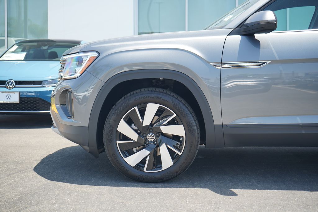 2025 Volkswagen Atlas Cross Sport SE Technology photo 2