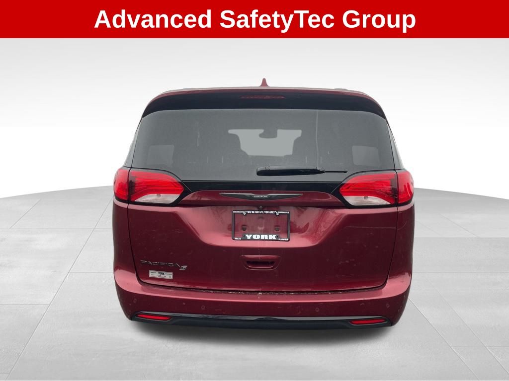 2018 Chrysler Pacifica Touring L photo 3