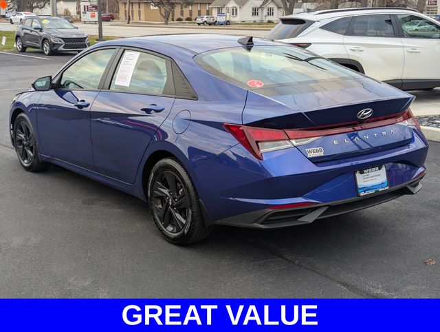 2022 Hyundai Elantra SEL photo 4
