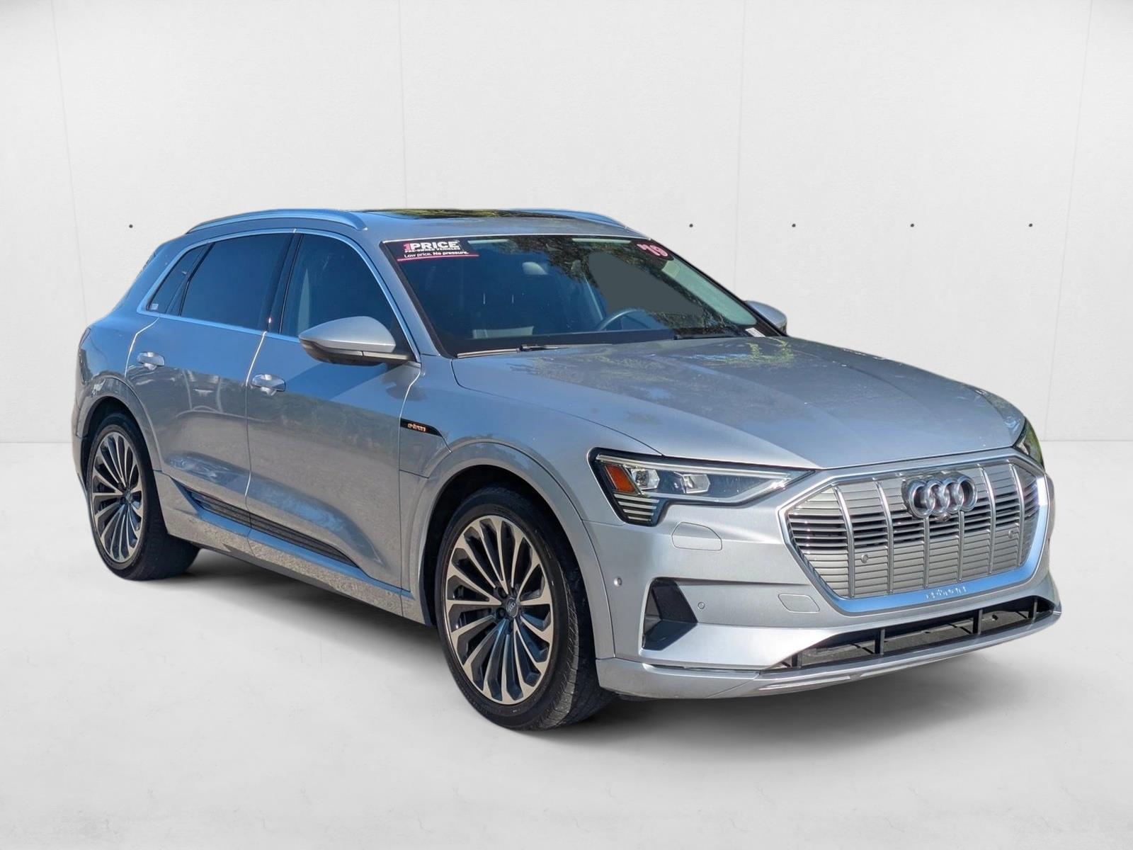 2019 Audi e-tron Premium Plus photo 3