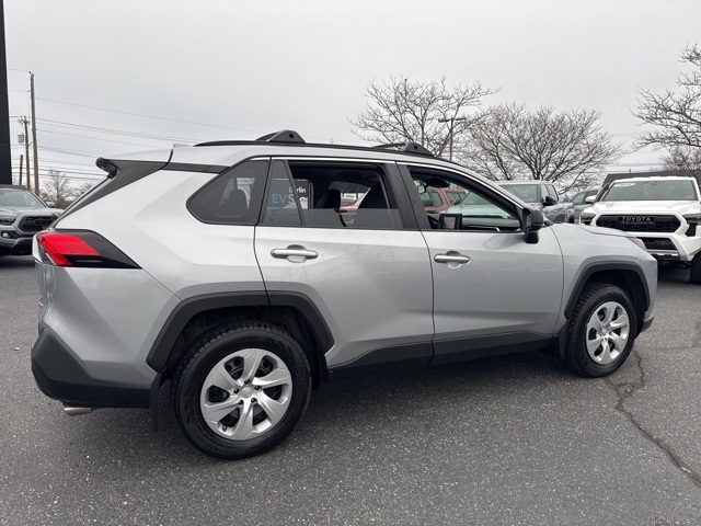 2021 Toyota RAV4 LE photo 2