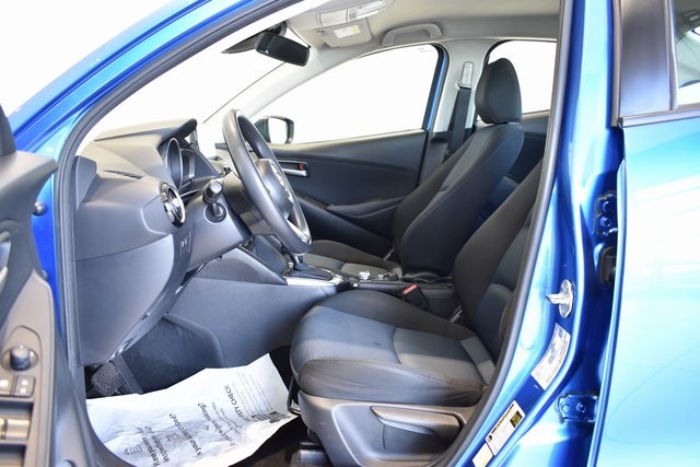 2019 Toyota Yaris LE photo 16