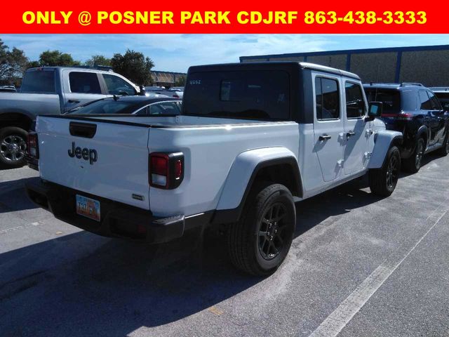 2023 Jeep Gladiator Overland photo 3