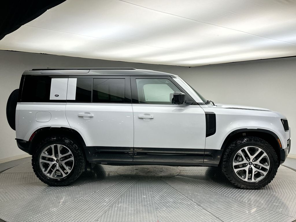 2022 Land Rover Defender 110 X-Dynamic SE photo 3