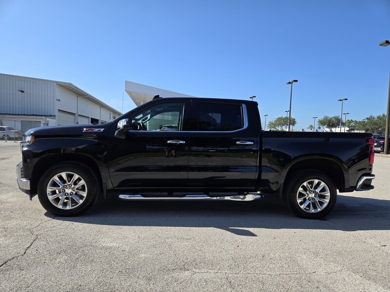 2021 Chevrolet Silverado 1500 LTZ photo 3