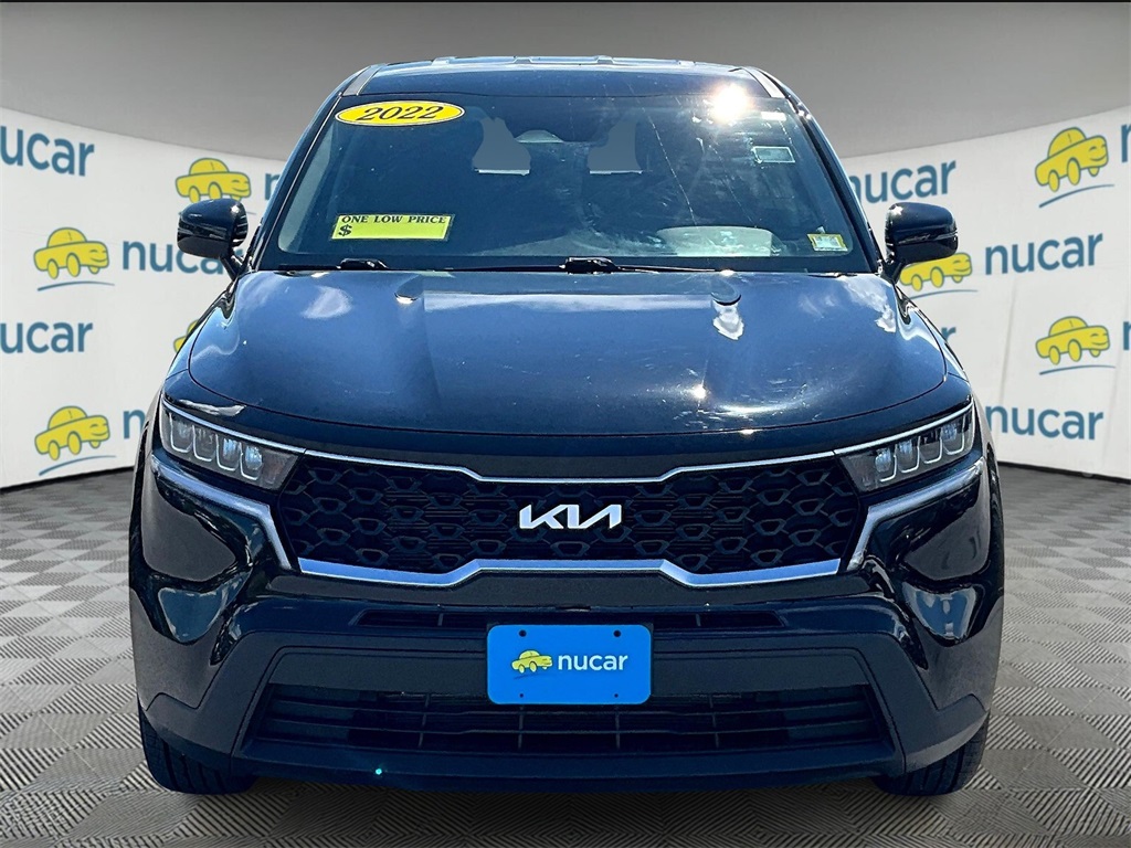 2022 Kia Sorento LX photo 2