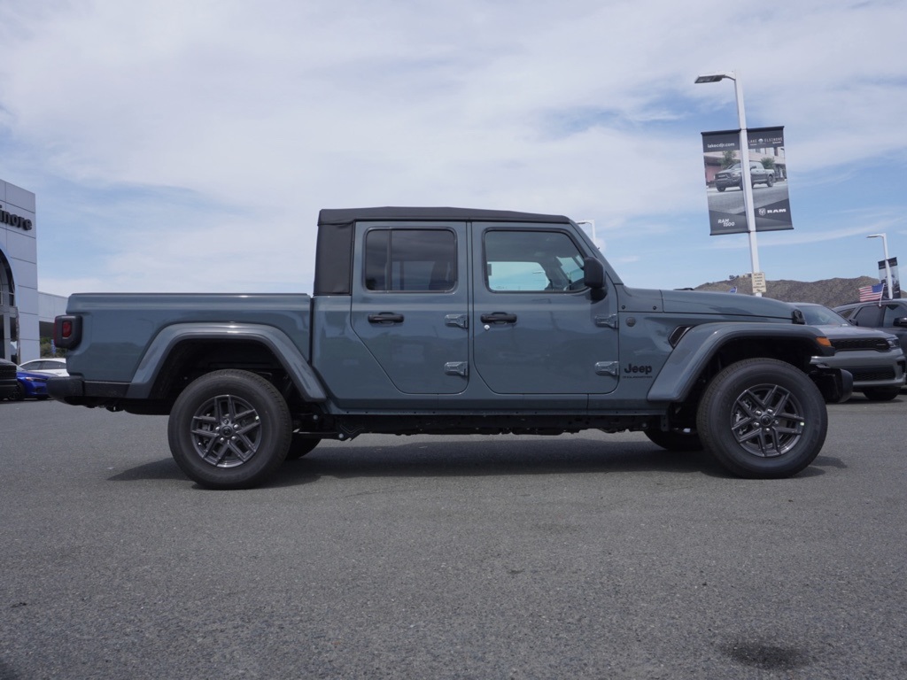 2025 Jeep Gladiator Sport photo 3