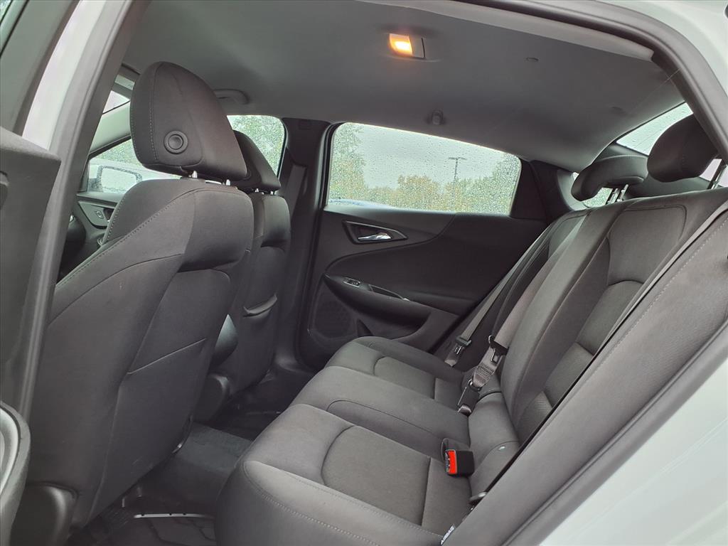 2025 Chevrolet Malibu RS photo 2