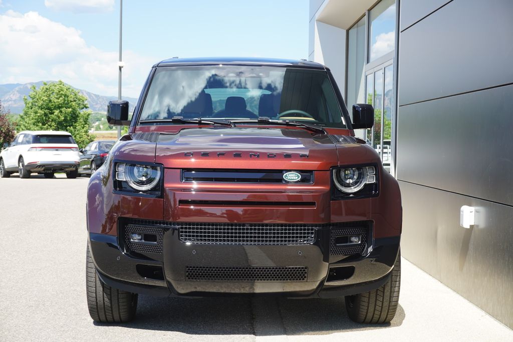 2025 Land Rover Defender 130 X-Dynamic SE photo 5