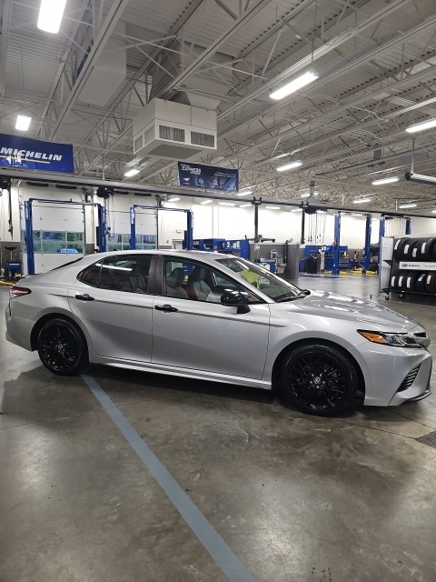 2020 Toyota Camry SE photo 5