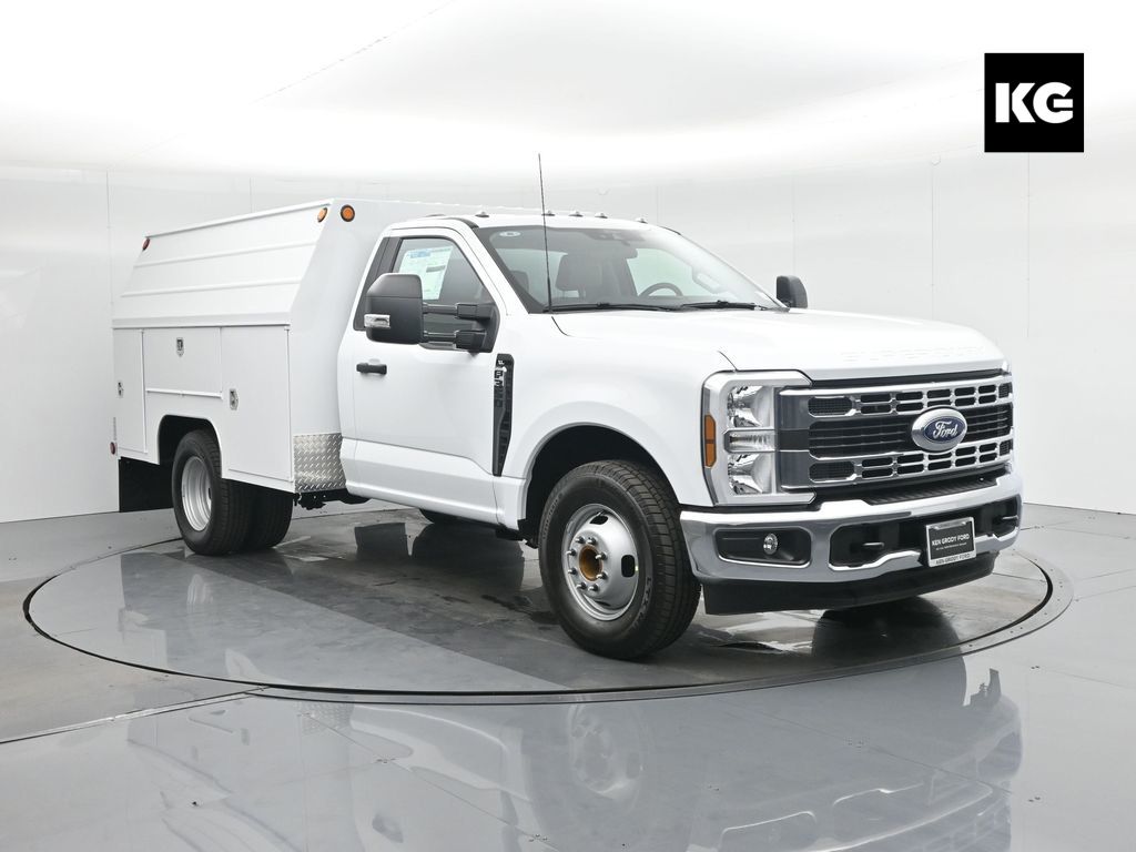 2025 Ford F-350 Super Duty Chassis Cab XL's photo