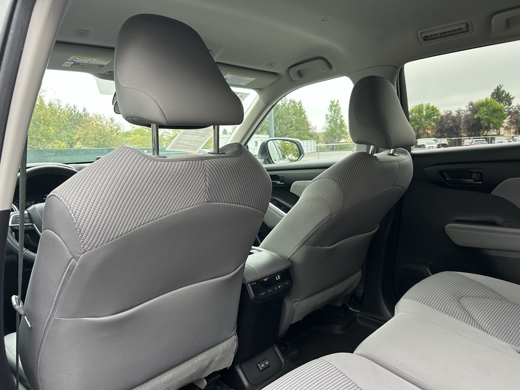 2023 Toyota Highlander Hybrid LE photo 16