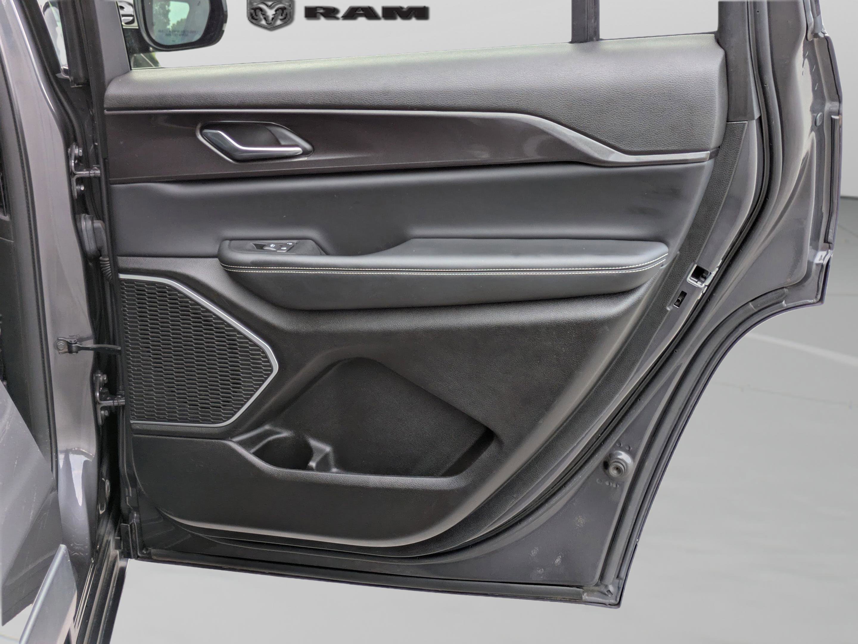 2022 Jeep Grand Cherokee Altitude photo 43