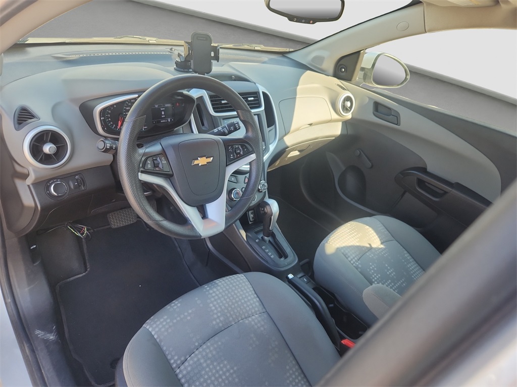 2020 Chevrolet Sonic LT photo 29
