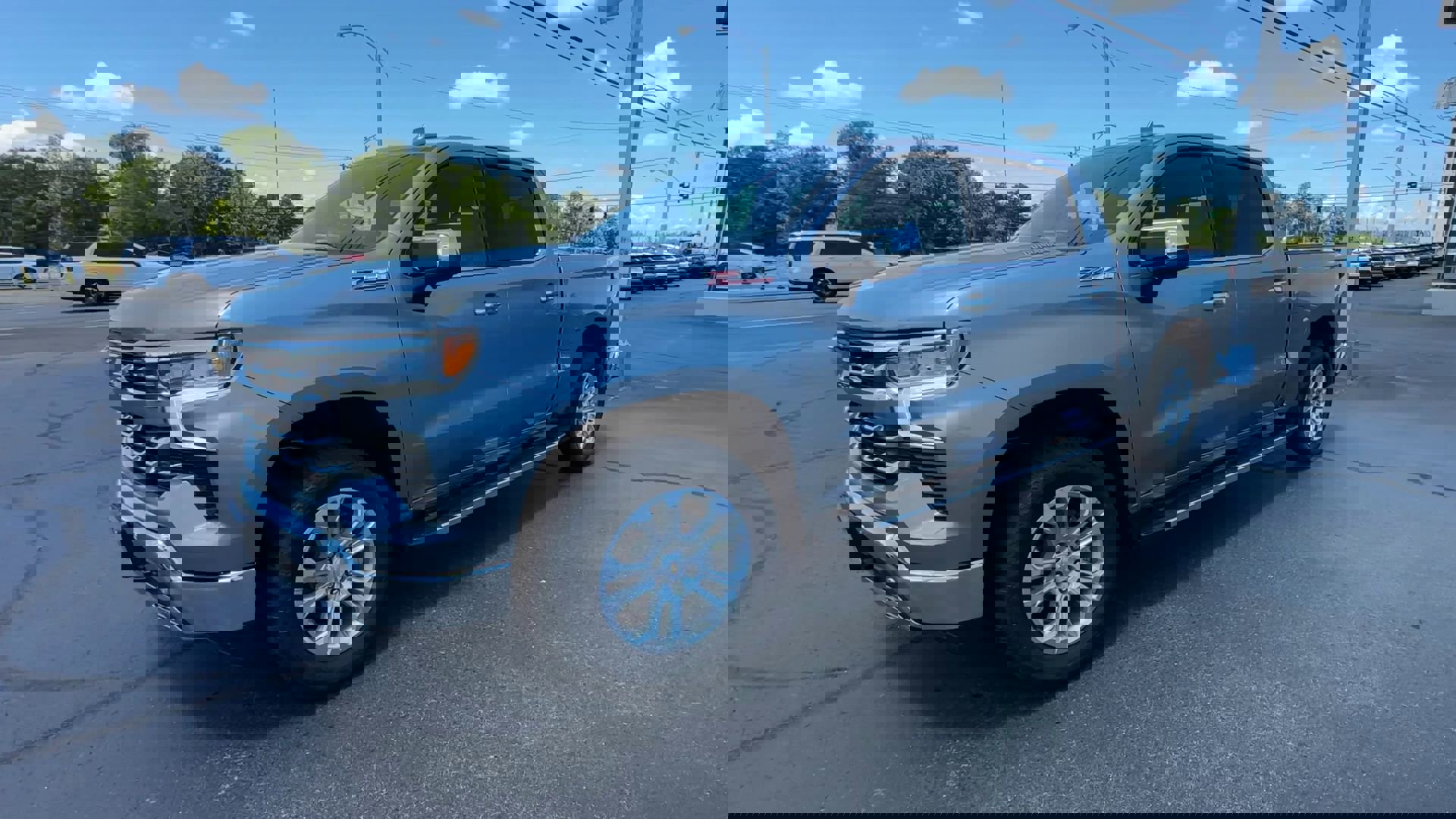 2025 Chevrolet Silverado 1500 LTZ photo 4