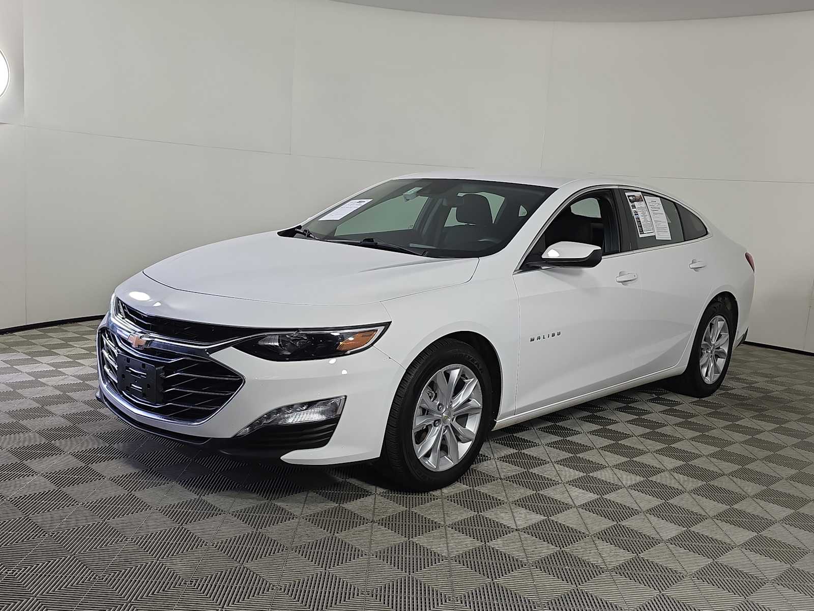 2024 Chevrolet Malibu 1LT photo 3