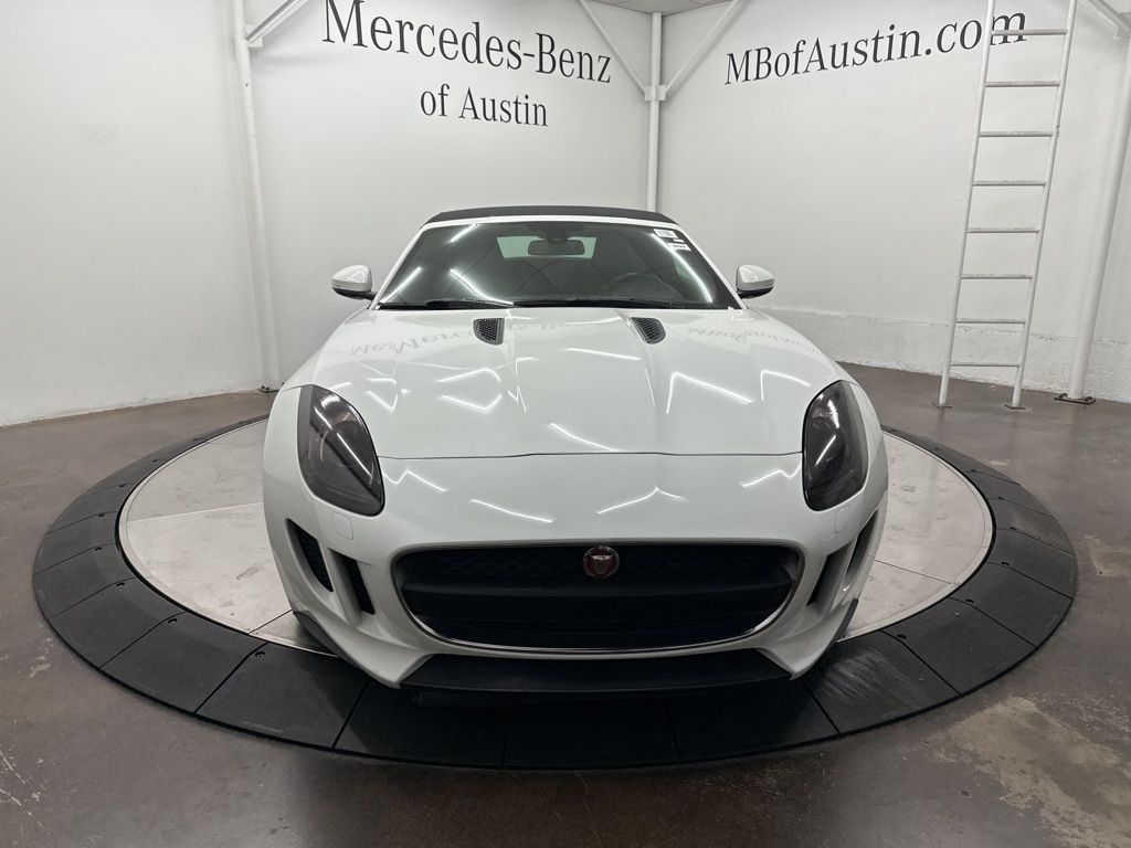 2017 Jaguar F-TYPE Premium photo 2