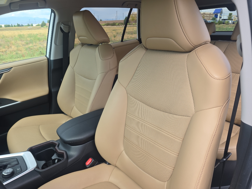 2019 Toyota RAV4 Hybrid Limited photo 12