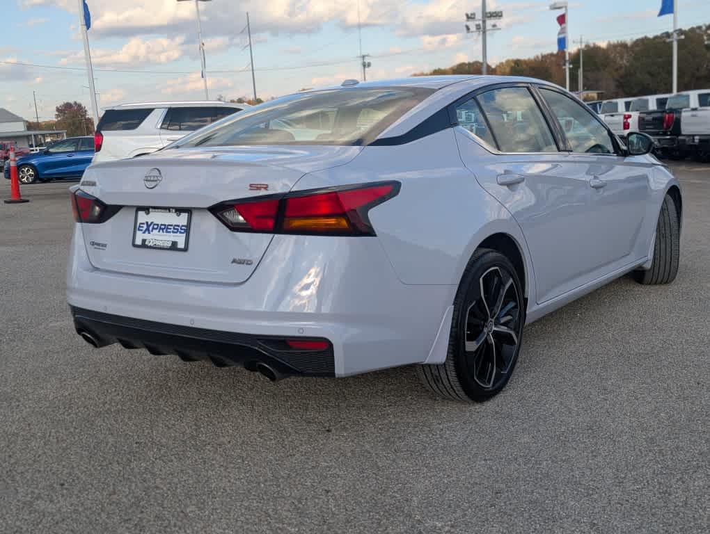 2025 Nissan Altima SR photo 3