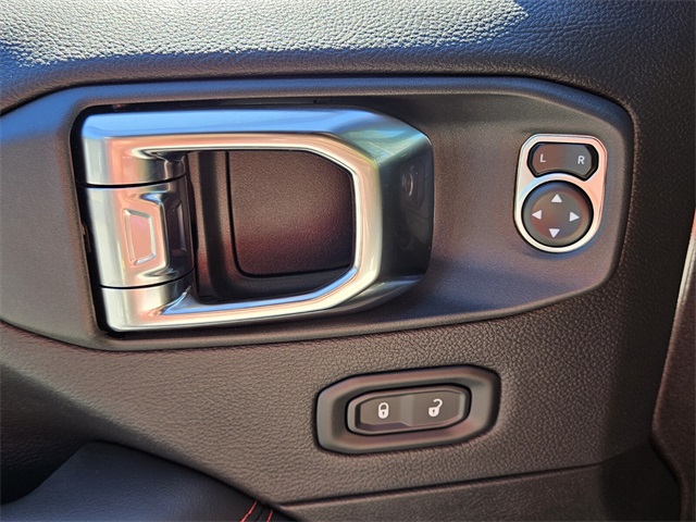 2025 Jeep Wrangler Rubicon X photo 32