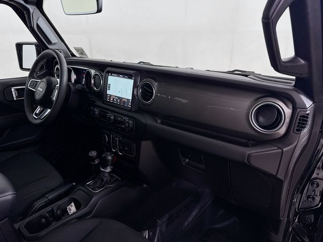 2023 Jeep Wrangler Sahara photo 28