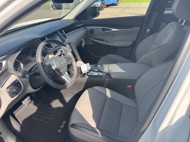 2025 Infiniti QX50 Luxe AWD photo 8