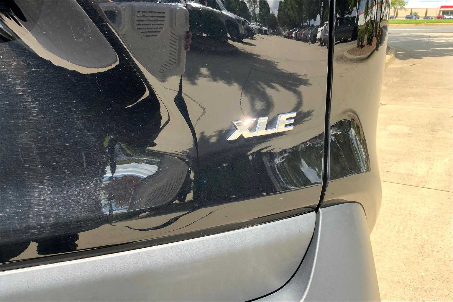 2023 Toyota RAV4 XLE photo 9