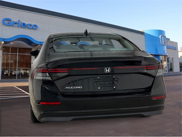 2025 Honda Accord LX photo 4
