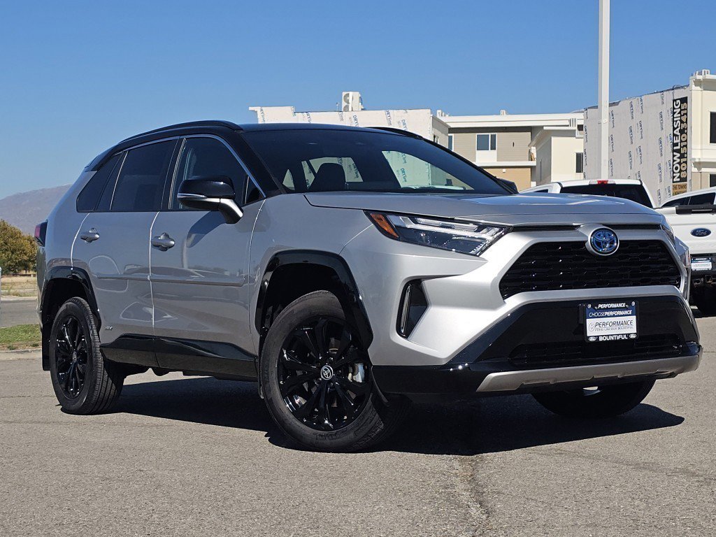 2024 Toyota RAV4 Hybrid XSE photo 2