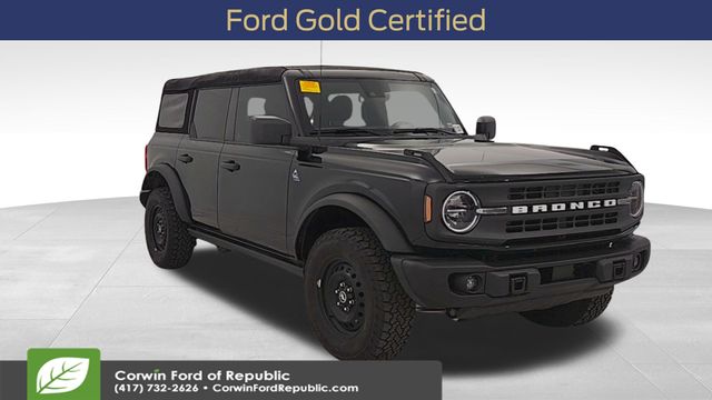 2023 Ford Bronco 4-Door Black Diamond's photo