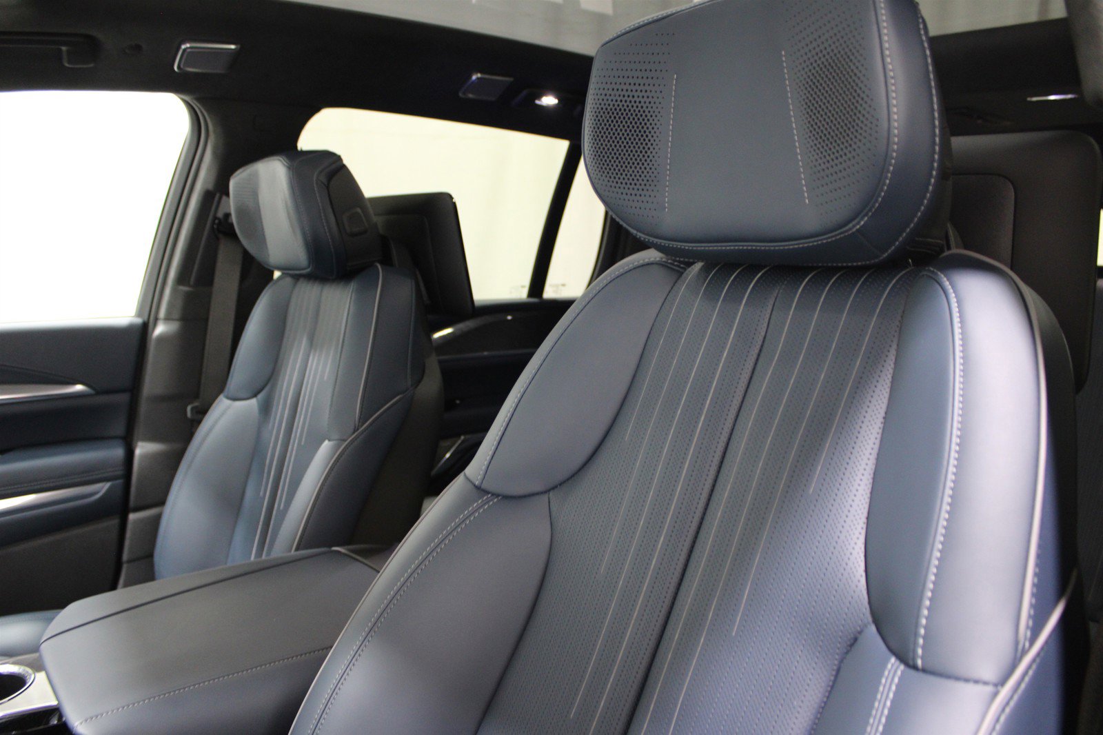 2025 Cadillac Escalade IQ Luxury photo 4