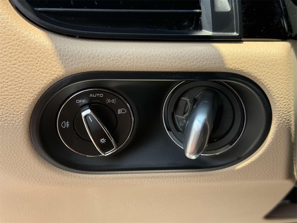 2022 Porsche Macan Base photo 24