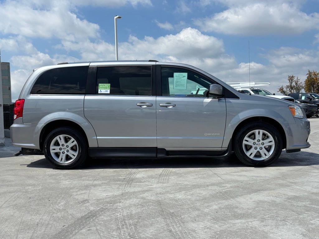 2019 Dodge Grand Caravan SXT photo 3