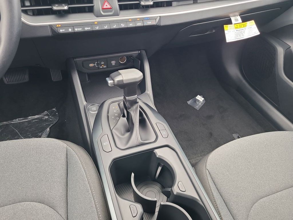 2025 Kia K4 LXS photo 18