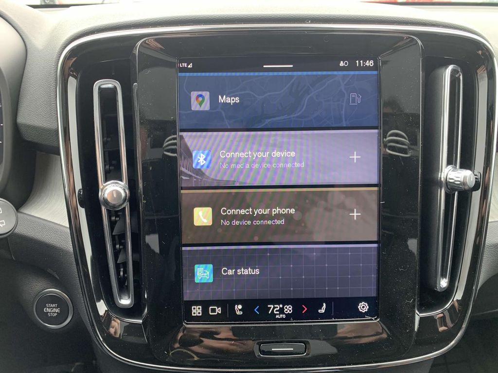 2025 Volvo XC40 AWD Plus photo 7