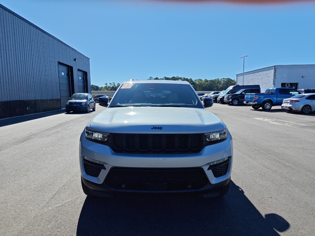2025 Jeep Grand Cherokee Limited photo 2