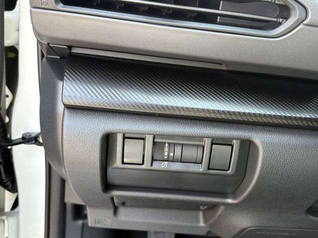 New 2025 CRYSTAL WHITE PEARL Subaru Premium image 18