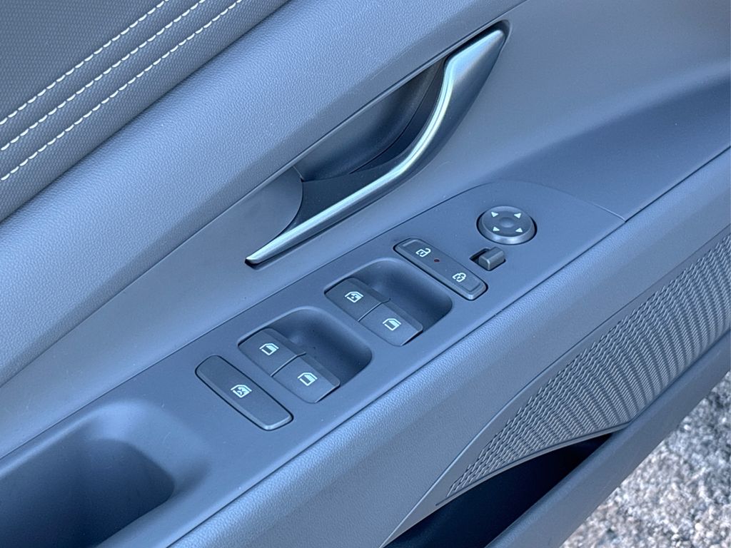 2025 Hyundai Elantra SEL Convenience photo 29