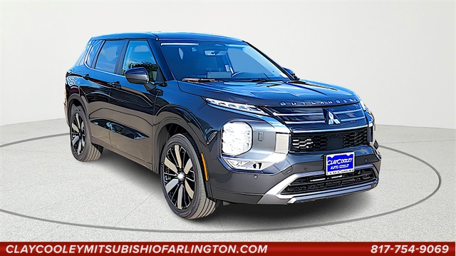 2026 Mitsubishi Outlander SE's photo